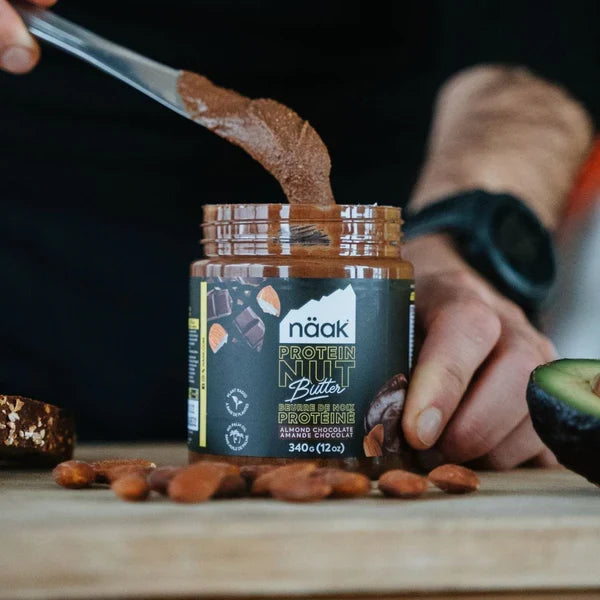 Nutri-baía | NAAK - Manteiga Proteica de Nozes (340g) - Chocolate de Amêndoa
