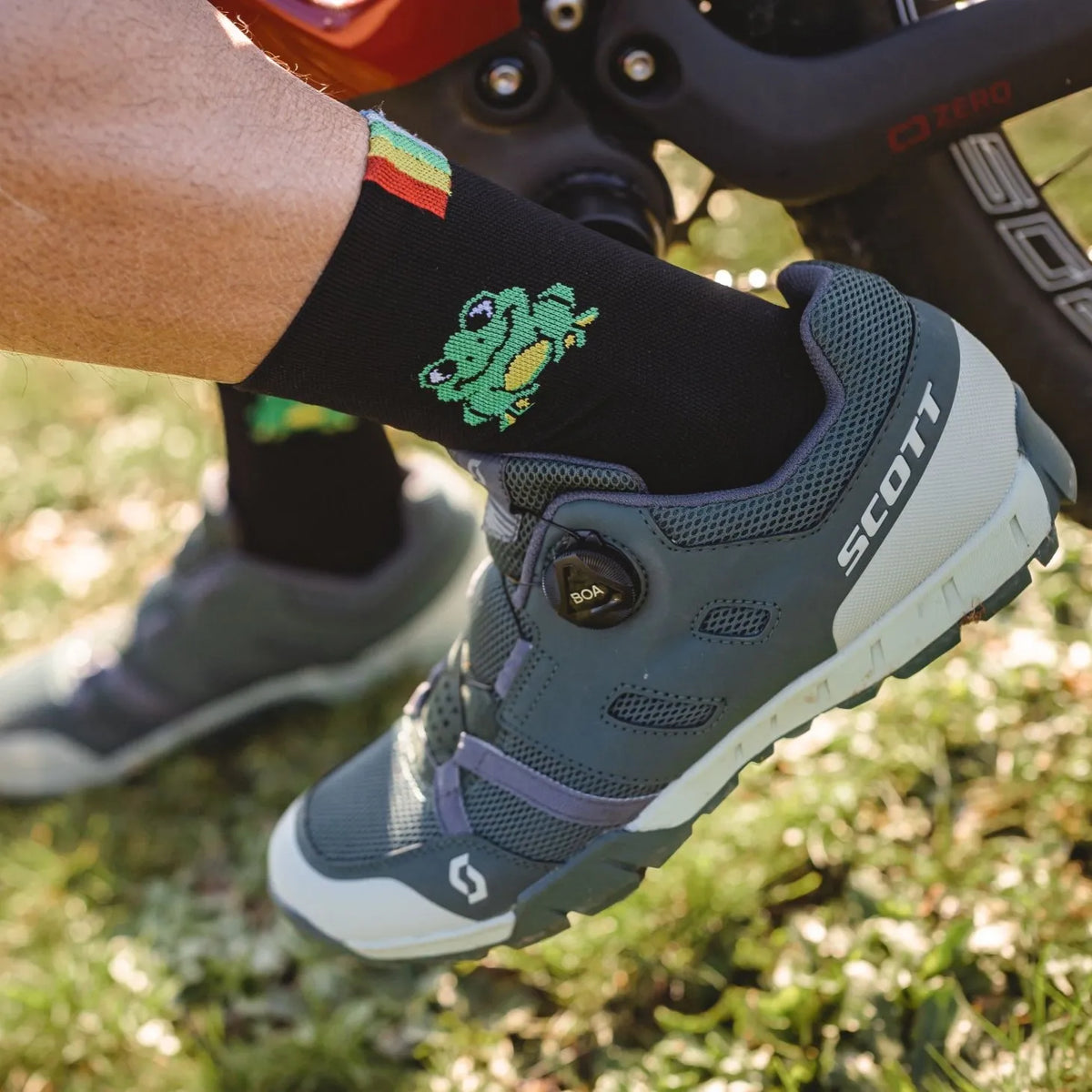 Rainbows Paire de Chaussettes - Emily the Frog